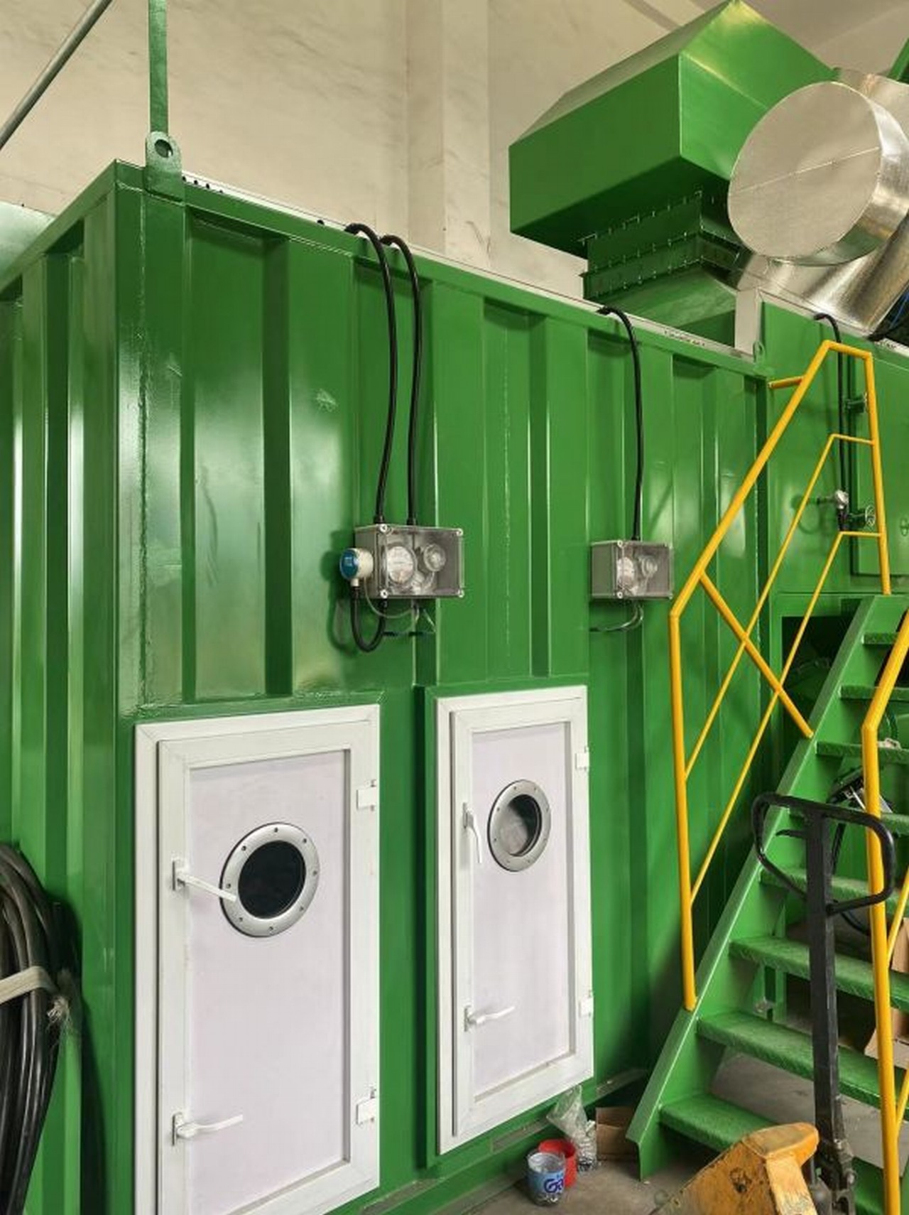 上海大東船廠10萬風(fēng)量分子篩固定床吸附+1萬風(fēng)量催化燃燒吸附